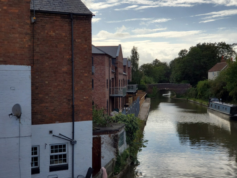 Emscote Old Wharf backs onto the Grand Union Canal (image by Geoff Ousbey)