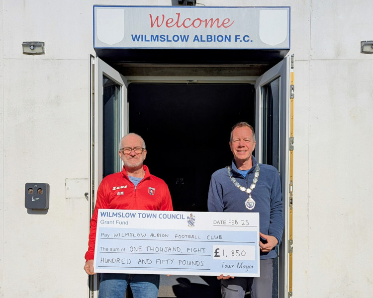 Stuart Redgard from Wilmslow Albion on the left and Wilmslow Town Mayor, Councillor Tim Higgins on the right (Wilmslow Town Council).