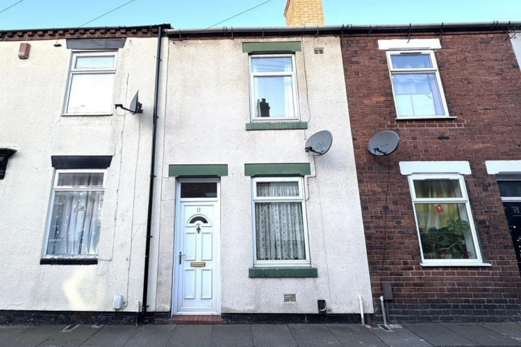 This two-bedroom terraced home is available for rent for £750 pcm. (Stephenson Browne)