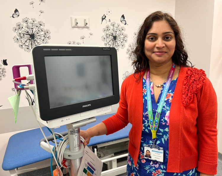 Dr Asha Shenvi explained more about the pulse oximetry screening now offered at the Royal Stoke hospital. (UHNM)