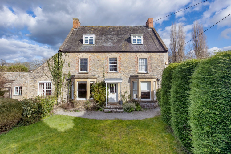 If you’ve ever wanted a grand period home with a paddock, outbuildings, and enough charm to make Jane Austen jealous, this stunning Georgian house in Wedmore could be just the ticket.