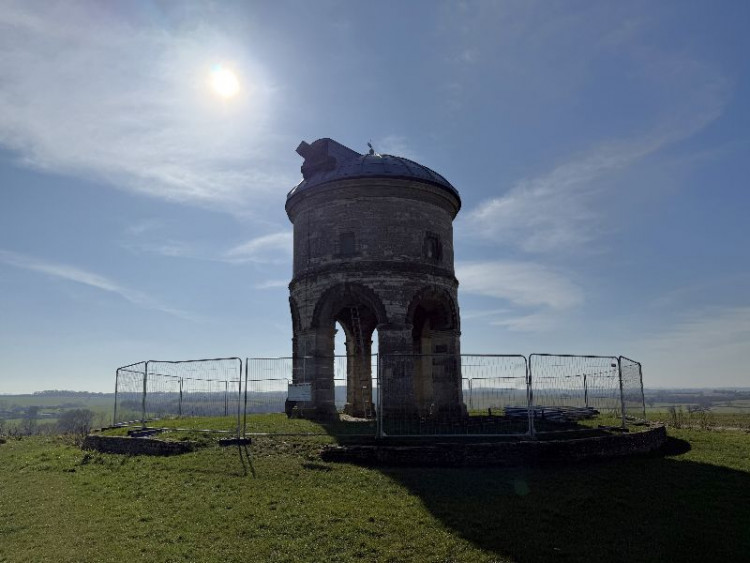 The sails were taken off Chesterton Windmill in 2021 over safety fears (image via Warwickshire County Council)