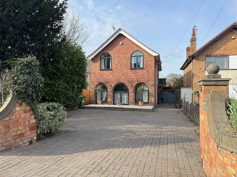 This week we have looked at a four-bedroom detached home in Kenilworth, currently available for £595,000