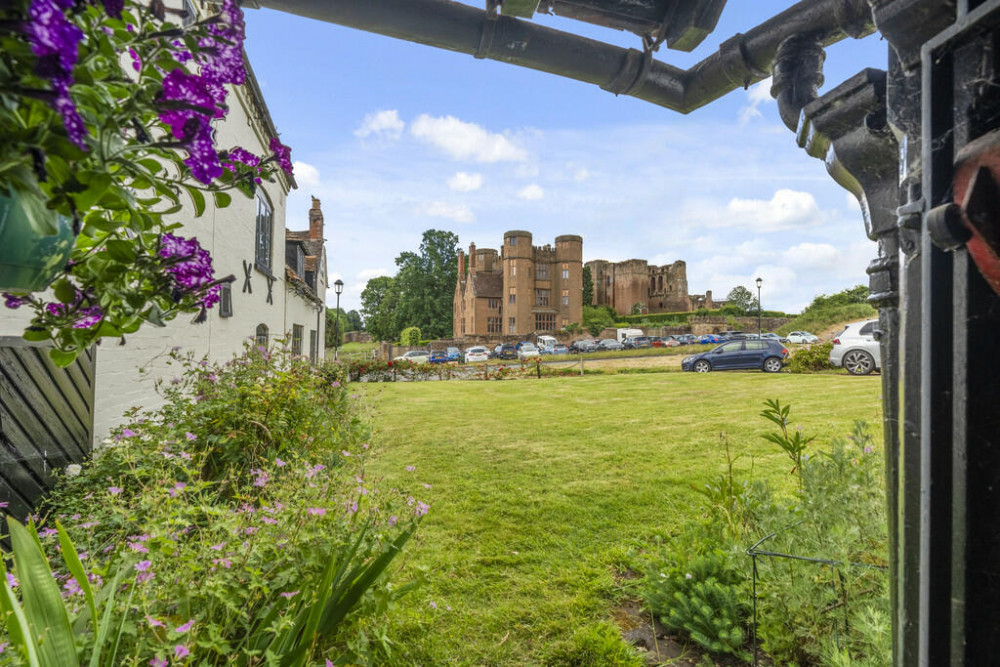 There's lots on in Kenilworth this weekend! (image via Julie Philpot)