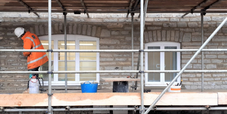 Glastonbury's Melhuish & Saunders seeks site and contract managers for new regional projects.