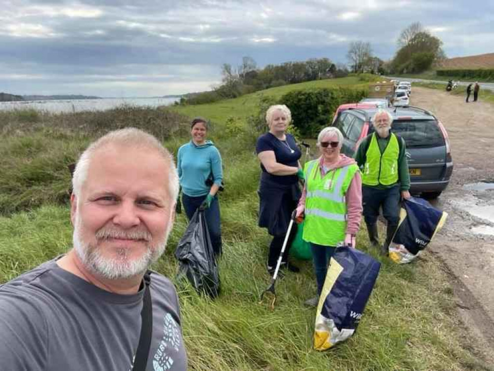 Volunteer litter-pickers Anna Sterling, Susan , Mandy and Ian Peters, pic taken by Jason Alexander