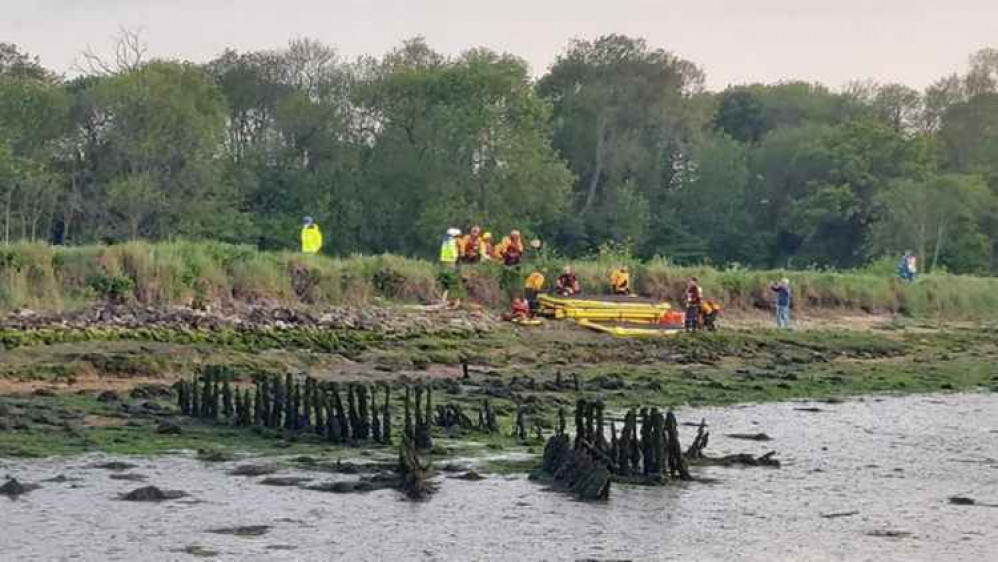 Diners being rescued from Allen Gardiner (picture credit: Craig Ambury - WhatsApp)