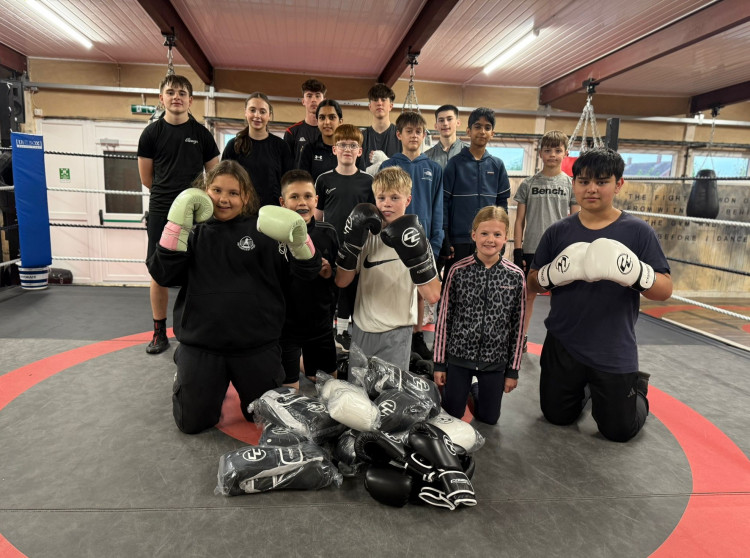 Youngsters benefit from boxing glove donation (images via Cleary's Boxing gym) 