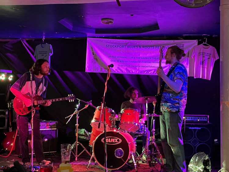 Catch live music at The Spinning Top from Heathrow Browns / Adam Rivera / SJ Thomas / Paytron Saint on Monday 5 May 2025 (Image - Nub News)