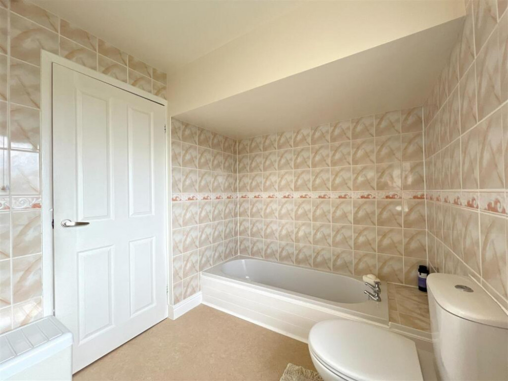 Bathroom (Credit: Stephenson Browne) Bathroom (Credit: Stephenson Browne)