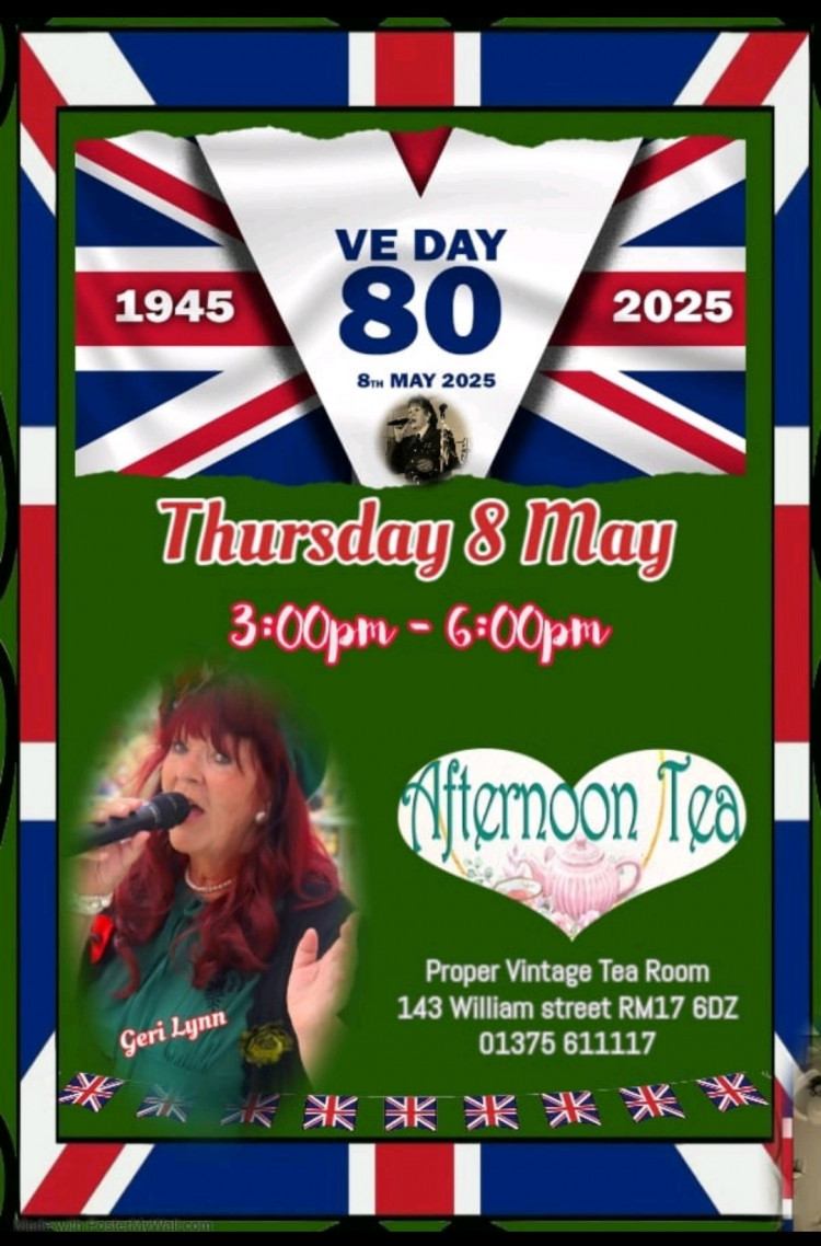 Geri sings at Vintage Tea Rooms Geri sings at Vintage Tea Rooms