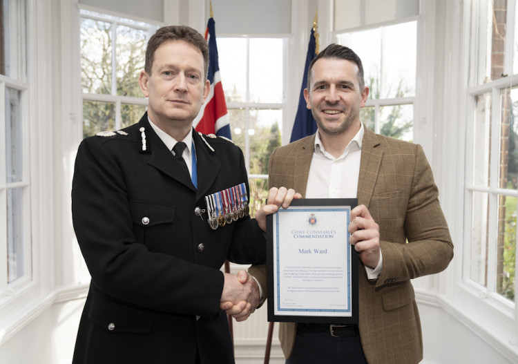 Chief Constable Julian Harrington presents Mark Ward with his commendation. (Credit: Essex Police)