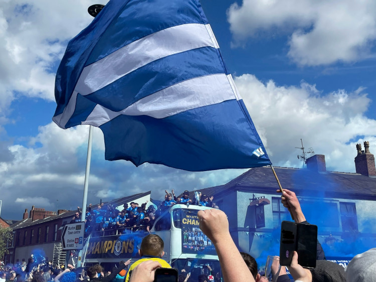 Stockport residents are being encouraged to decorate their homes, businesses, cars and more with blue to celebrate Stockport County's amazing season (Image - Nub News)