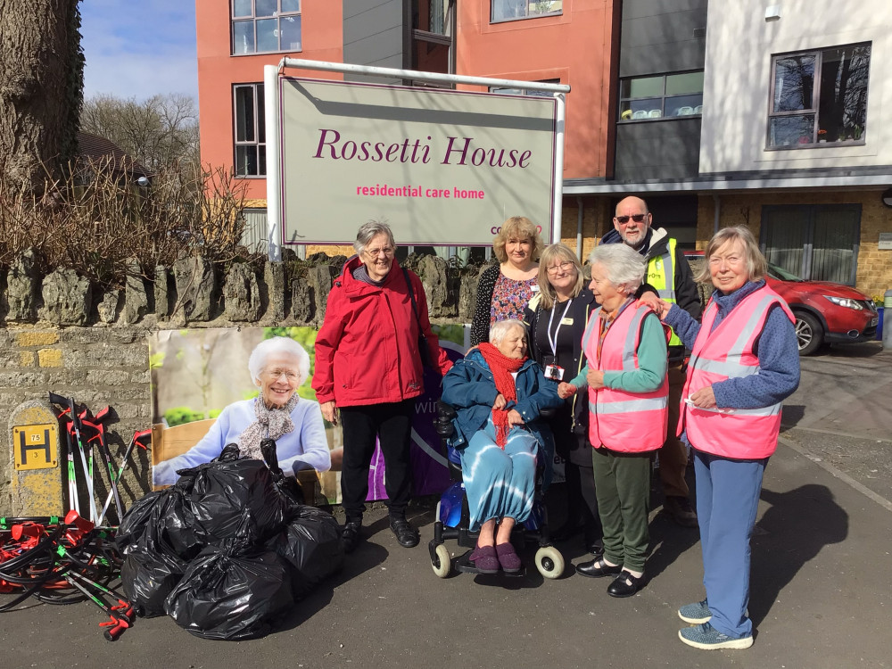 Rossetti House residents join forces with local children for litter picking Rossetti House residents join forces with local children for litter picking