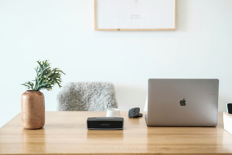 Streamline your workday with smart tools and clutter-free habits (credit: Minh Pham/Unsplash).