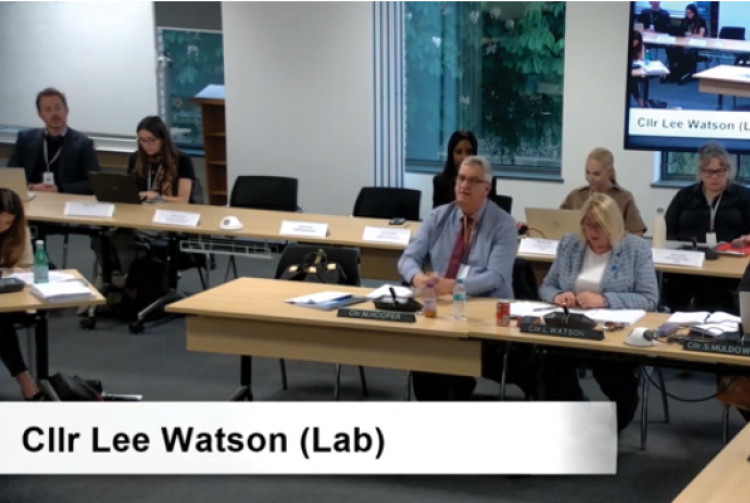 Cllr lee Watson addressing the meeting.