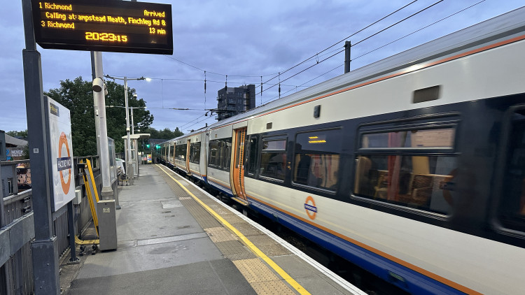 A Mildmay line train on its way to Richmond (credit: Network Rail).