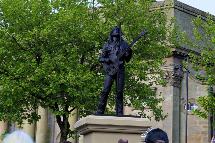 The statue of Lemmy Kilmister was unveiled on Friday afternoon in Burslem town centre. (Nub News)