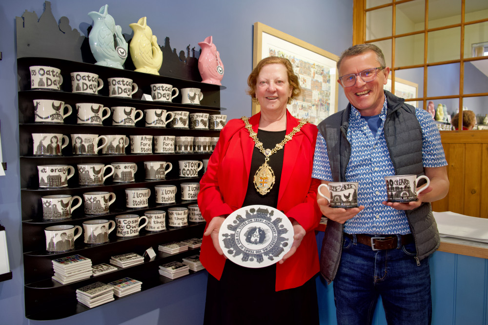 The Lord Mayor with Moorland Pottery co-founder, Jon Plant. (SOT CC) The Lord Mayor with Moorland Pottery co-founder, Jon Plant. (SOT CC)