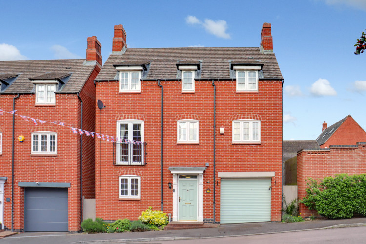 A spacious family home with room to relax, work, and entertain