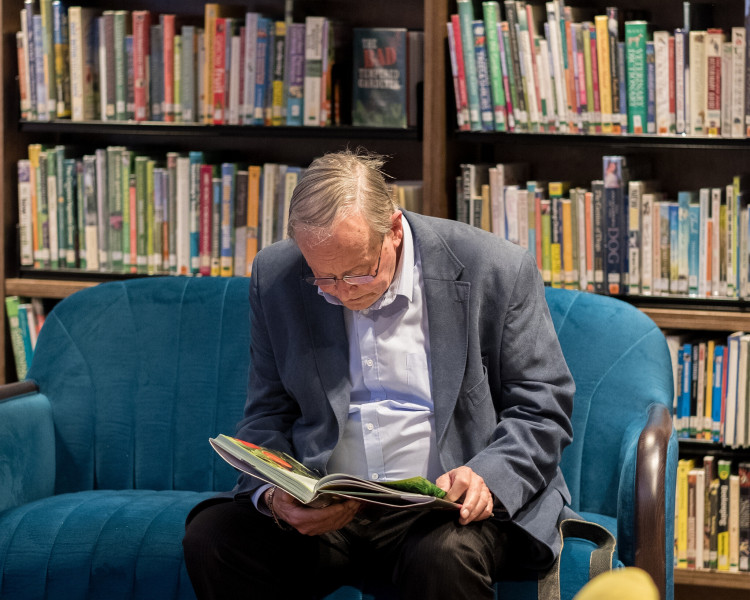 A growing body of UK research highlights the real-world benefits of reading (Image via: Mark McNulty)