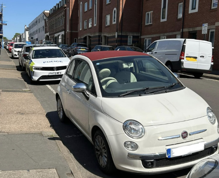Uninsured Fiat 500 removed by Leamington Police after causing obstruction (images via Leamington Police) 