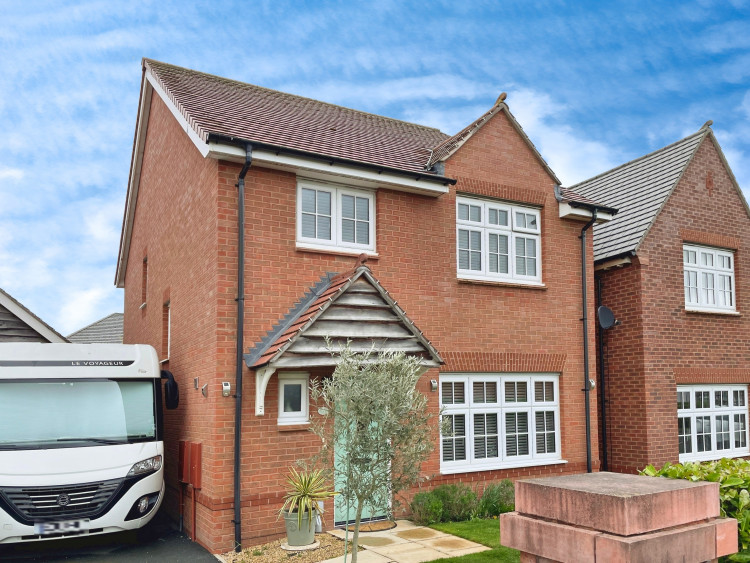 This superb family home is situated close to the highly regarded Huntington Community Primary School (Thornley Groves)