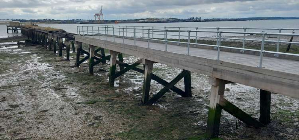 'Scaffolding pole' hand rails criticised as Shotley pier project's future in doubt 'Scaffolding pole' hand rails criticised as Shotley pier project's future in doubt