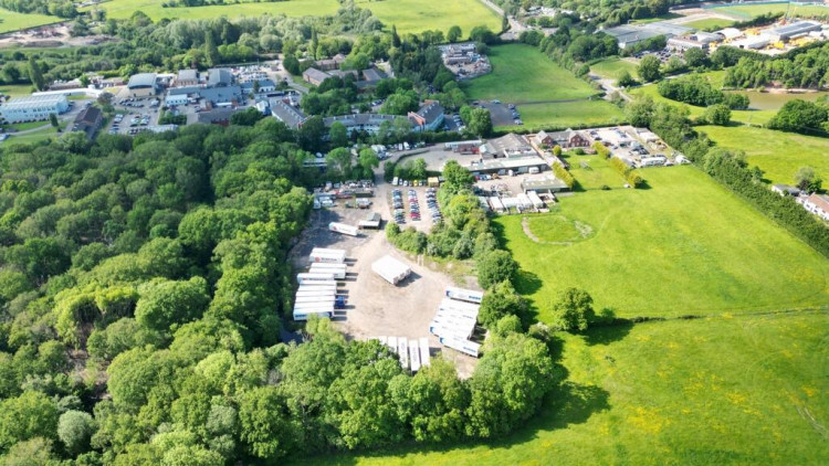 The near six-acre site is off Oxford Road near Ryton-on-Dunsmore (image via Rightmove)