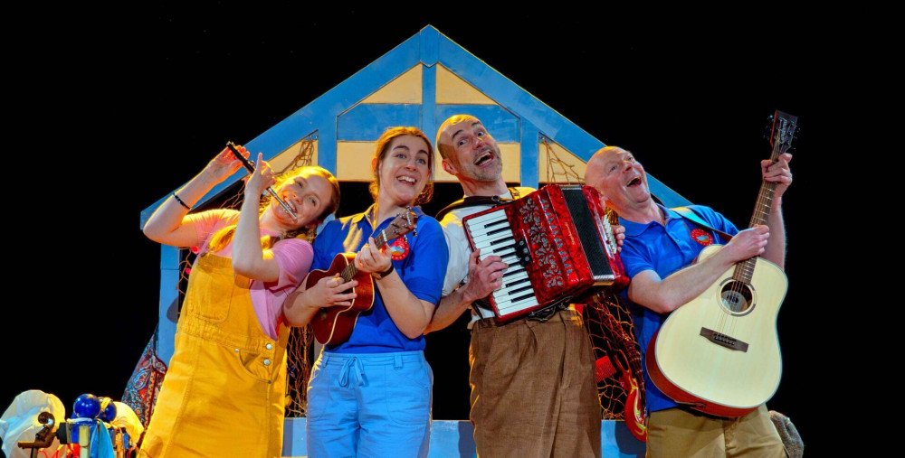 Pay what you can pop-up musical heads to Leamington Spa in August (images via Mikron Theatre) Pay what you can pop-up musical heads to Leamington Spa in August (images via Mikron Theatre)