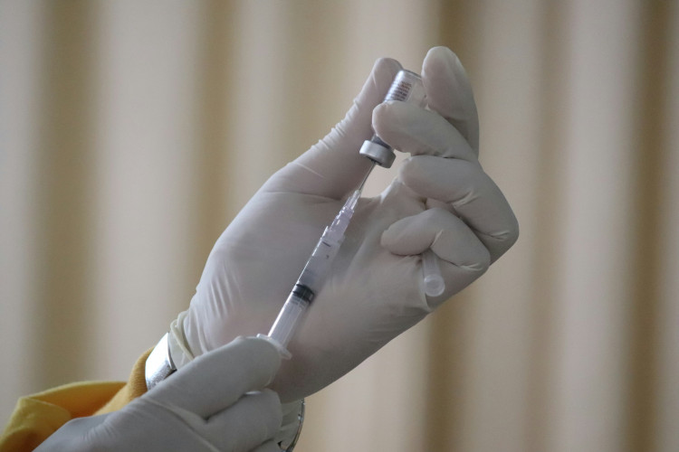 The NHS urges high-risk Frome residents to get their spring COVID-19 booster before 17 June. 