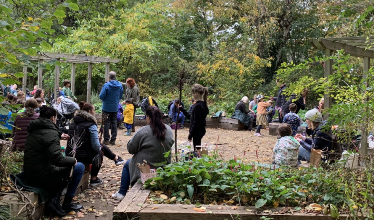 Hitchin volunteers @ Triangle Garden 