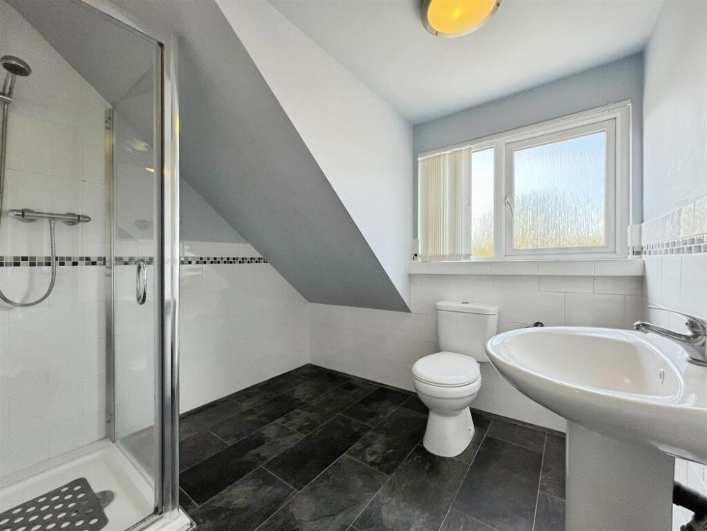 Master bedroom's en suite (Credit: Stephenson Browne) Master bedroom's en suite (Credit: Stephenson Browne)