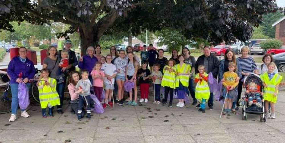 Successful clear up by volunteer Purple Wombles in Brantham Successful clear up by volunteer Purple Wombles in Brantham