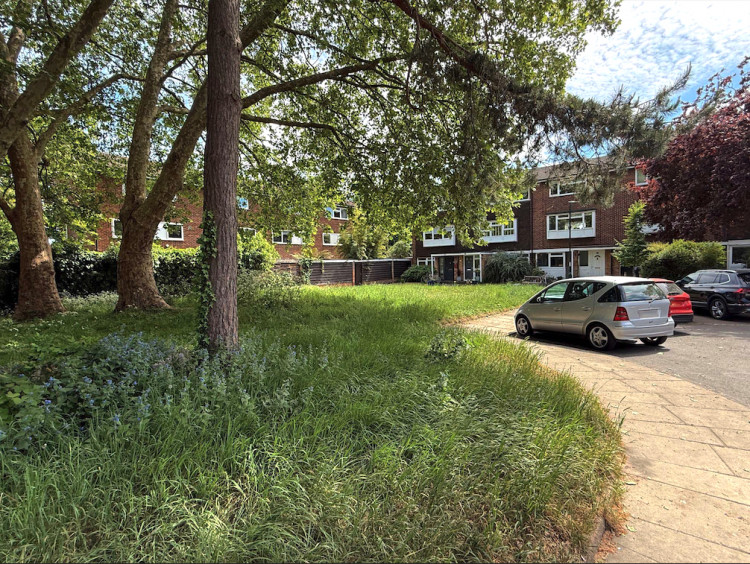 A rectangular piece of land at Kingfisher Drive, Richmond will go under the hammer next month (credit: Clive Emson Auctioneers).