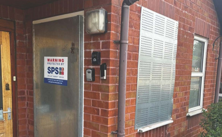 Police have shut down a flat in Macclesfield (Credit: Cheshire Police)