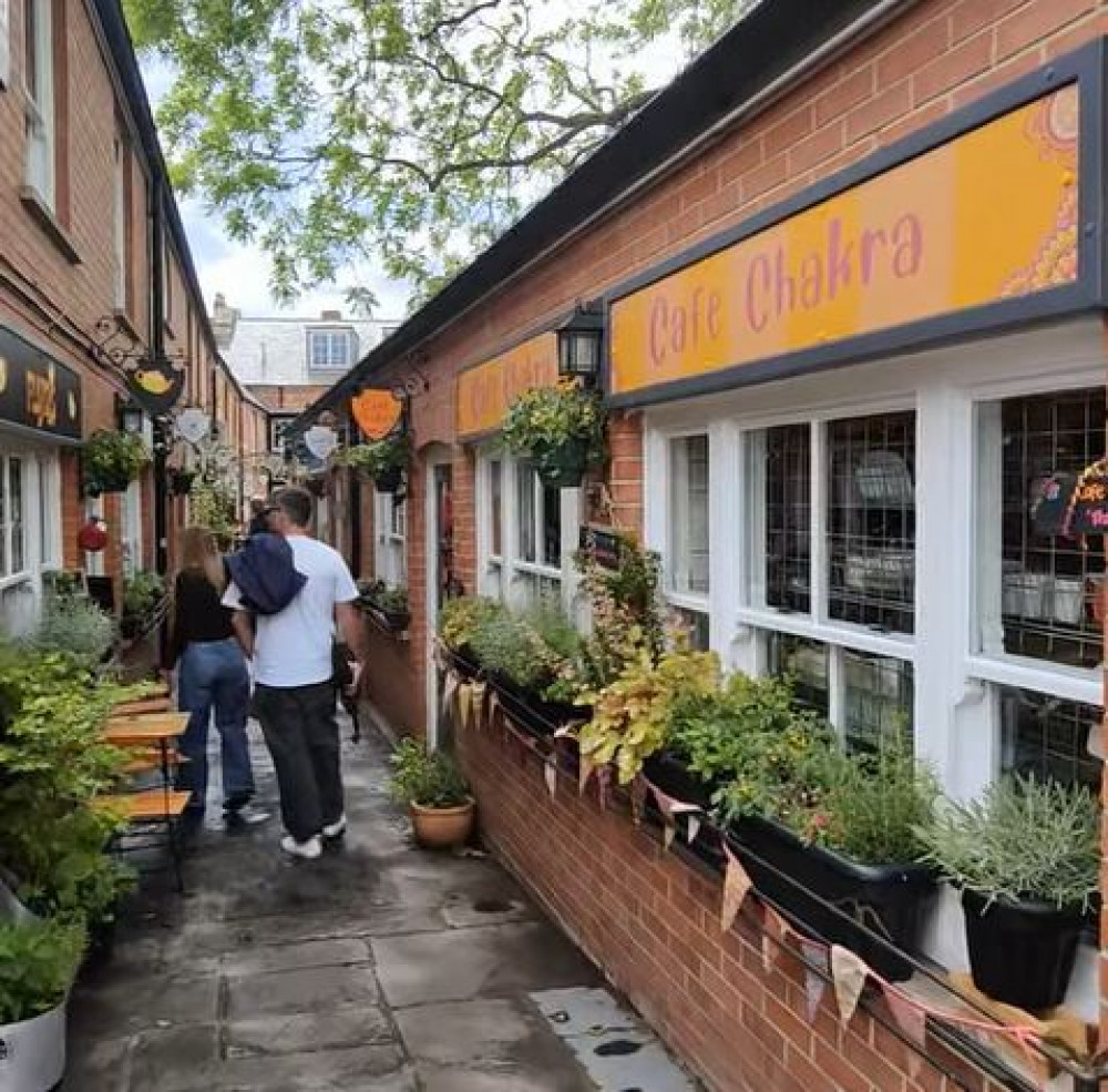 Café Chakra and The Flying Teapot, both 100% gluten-free spots in Glastonbury, offer diverse, flavourful dishes. Café Chakra and The Flying Teapot, both 100% gluten-free spots in Glastonbury, offer diverse, flavourful dishes.