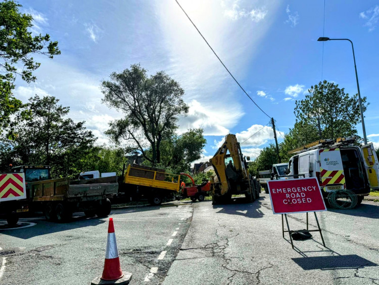 At around 1.30pm on Thursday 29 May, a large tree collapsed onto Newcastle Road, close to the junction with Cobbs Lane, Hough, leaving both sides of the road totally blocked (Nub News).