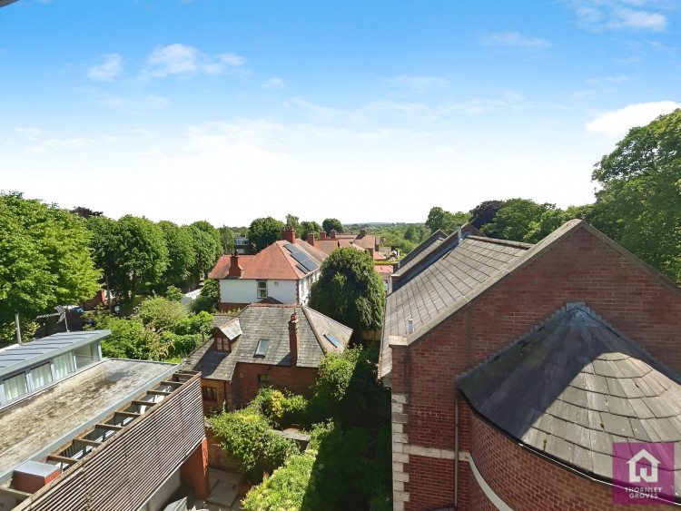 This property has the distinct benefit of an impressive balcony which provides far reaching views