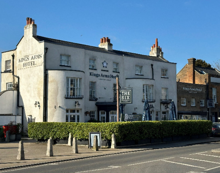 The Kings Arms Hotel is located at 2 Lion Gate, Hampton Court, KT8 9DD (Credit: Cattaneo Commercial)