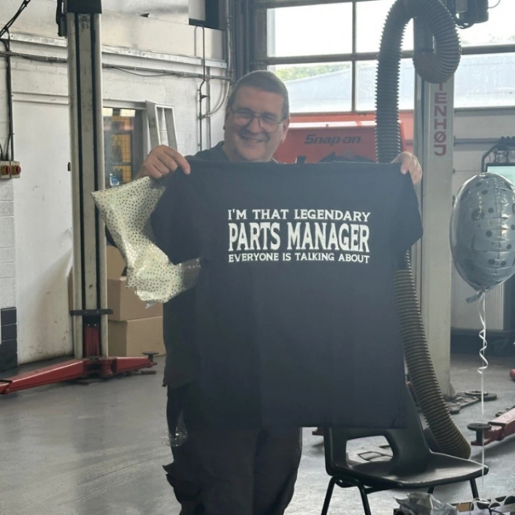 Swansway Motor Group has bid farewell to long-serving parts manager at Crewe SEAT, Simon Croughan, as he retires after 17 years with the company (Swansway).