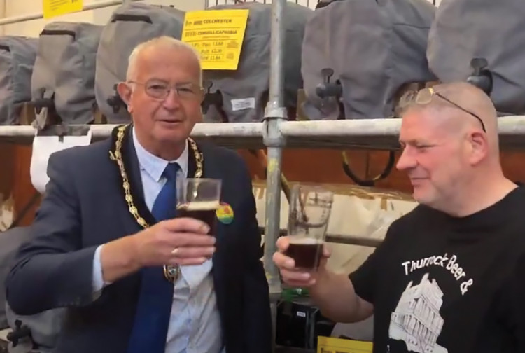 Cllr Steve Lidiard drew the first beers and raised a glass to the festival's success with Thurrock CAMRA's Simon Harrison.