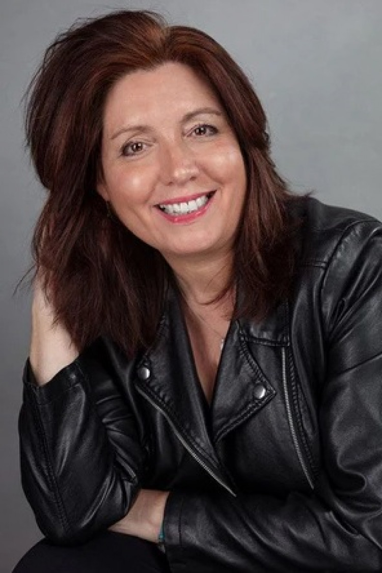 Bestselling author, Suzan Holder, returns to the Nantwich Bookshop & Coffee Lounge on Wednesday 16 July, to celebrate the launch of her latest novel, What Would Dolly Do? (Suzan Holder).