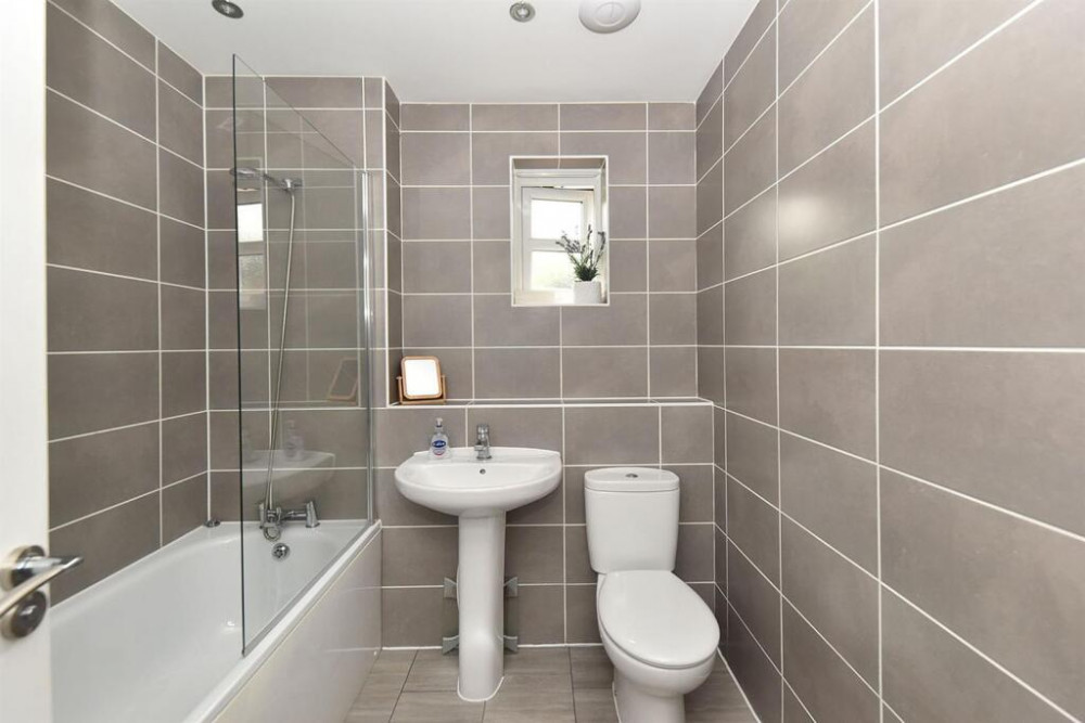 Second floor bathroom (Credit: Holden & Prescott) Second floor bathroom (Credit: Holden & Prescott)