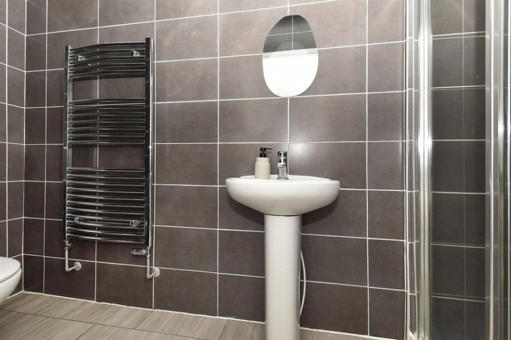 En suite (Credit: Holden & Prescott) En suite (Credit: Holden & Prescott)