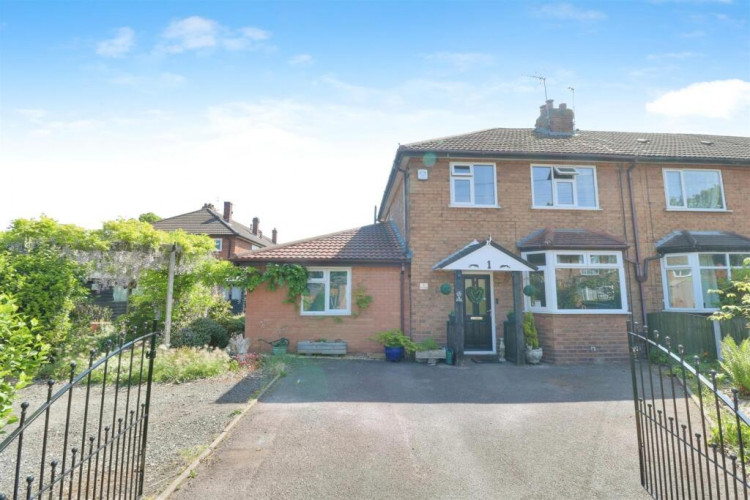A rare opportunity to buy a three bedroom end terraced property with an adjoining self-contained annexe. (Stephenson Browne)