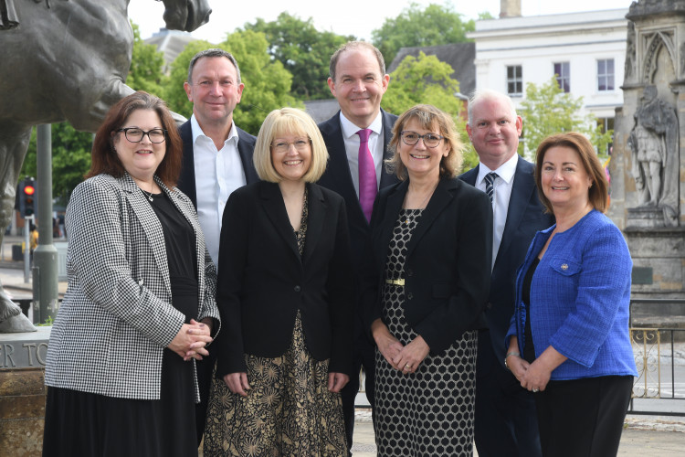  Lisa Blizzard, Director, AK; Philip Waters, Aplins; Cathy Wahlberg, MD at AK; Neil Raiseborough, Director at AK; Miranda Tarrant, Aplins; Robert Henshaw; Aplins and Julie McGarrigle, Director at AK (images supplied)