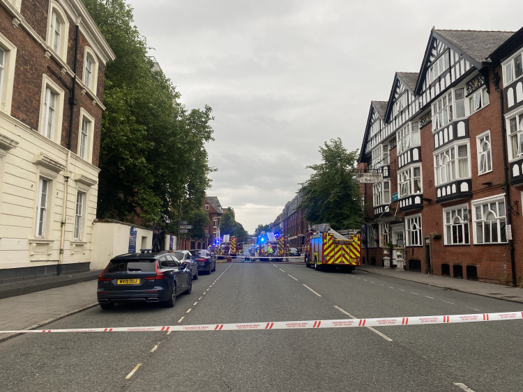 Two teams of firefighters wearing breathing apparatus were sent inside the building (Nub News)