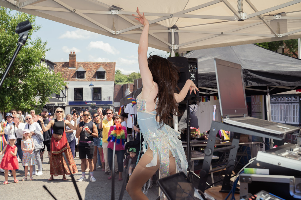🌞 "Sunshine & Solidarity" – With 26 stalls and endless entertainment, the town radiated Pride. 🌞 "Sunshine & Solidarity" – With 26 stalls and endless entertainment, the town radiated Pride.