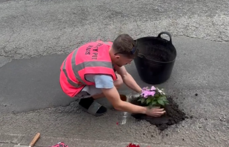 TikToker Harry Smith-Haggett is planting flowers in potholes around the UK (Credit: TikTok/@thebinguy.br)